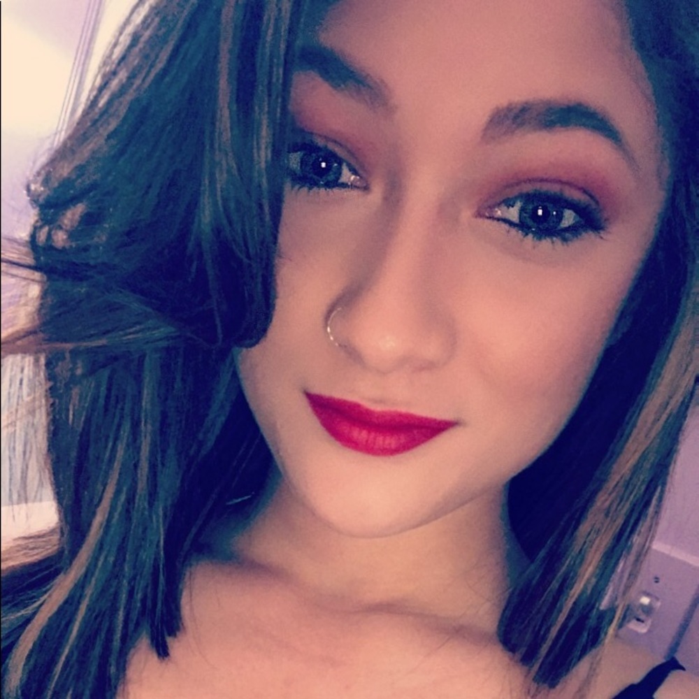 Meet your Posher, Stephanie